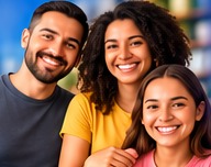 Grupo de amigos sorrindo, público que pode usar o ClubeMEI